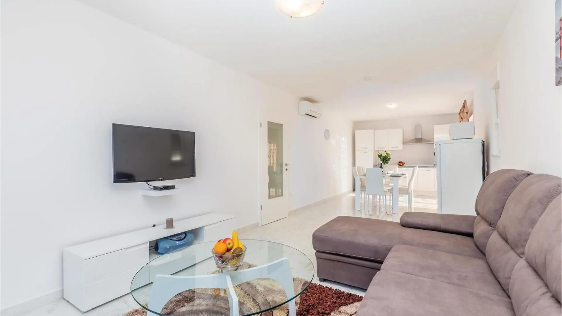 Stunning Home In Linardici With Wifi